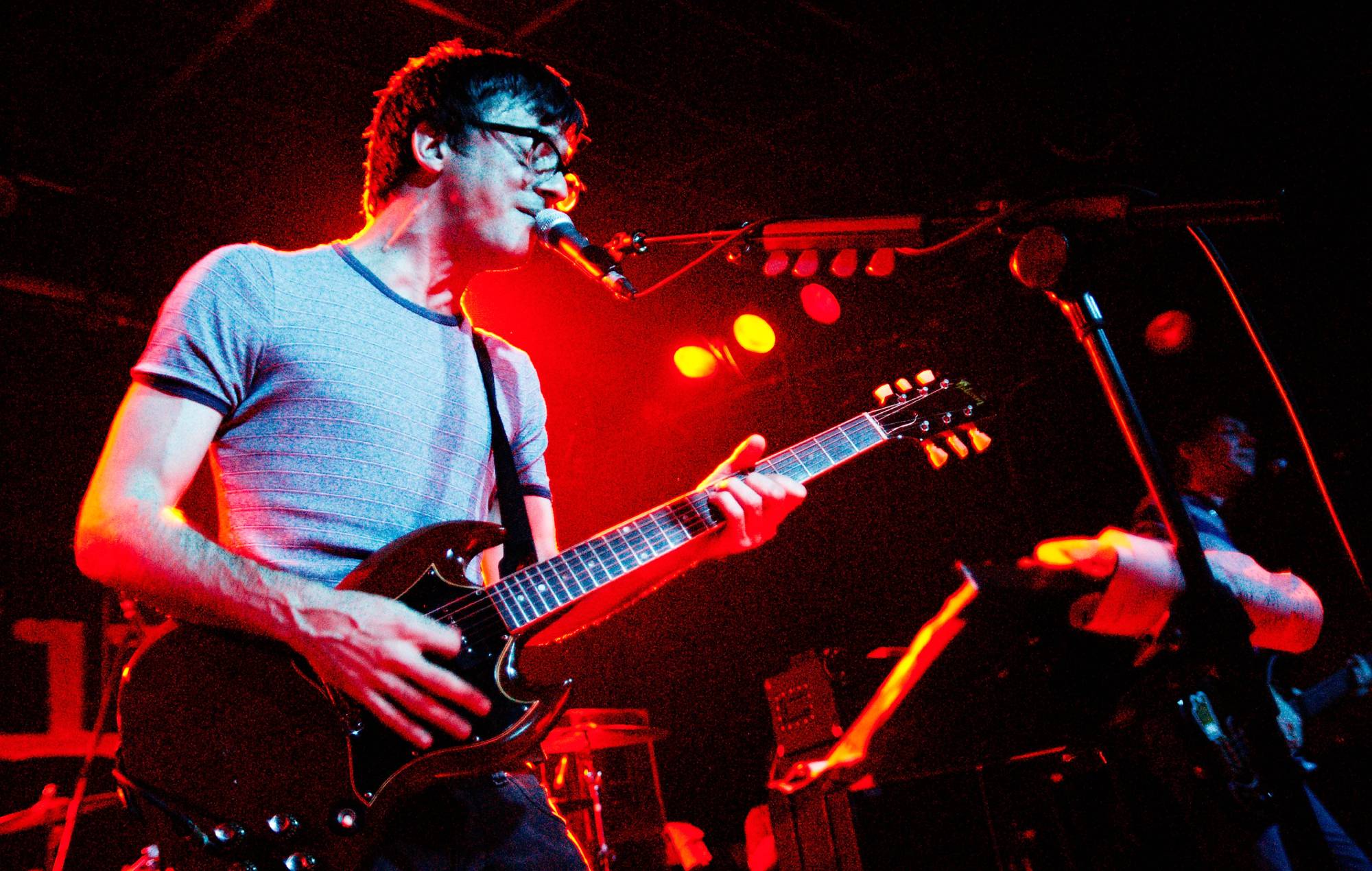 Graham Coxon performing at the Leadmill in Sheffield (Photo by Gary Wolstenholme/Redferns)